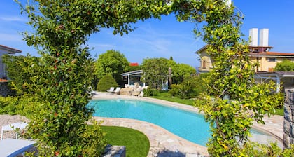 AMORE RENTALS - Resort Ravenna - The Villa with Private Swimming Pool, Hot Tub, Ideal for Events