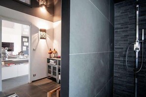Shower, hair dryer, towels