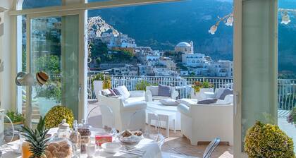 AMORE RENTALS - Villa Elio with Sea View, Heated Pool and Parking