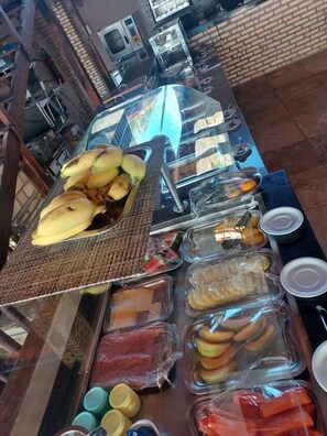 Free daily full breakfast - FAZENDA HOTEL PEDRA DOS VENTOS (Quixadá)