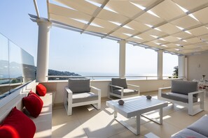 Terrace/patio - AMORE RENTALS - Villa Olivella with Pool, Garden and Sea View (Anacapri)