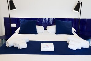 6 chambres, coffres-forts dans les chambres, fer et planche à repasser