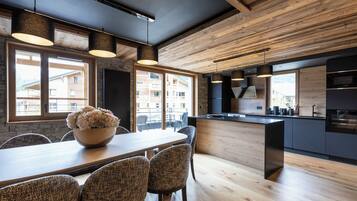 Appartement Exclusive The Alpine Crest | Area keluarga | TV layar datar