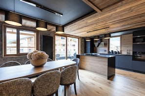 Appartement Exclusive The Alpine Crest | Living area | Flat-screen TV