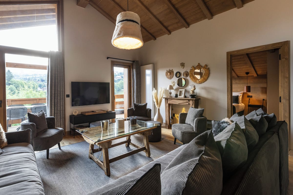 6 PIECES 12 PERSONNES PREMIUM | Living area | Flat-screen TV