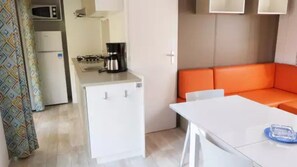 Fridge, microwave, stovetop