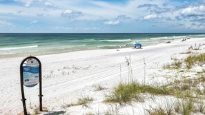 Beach nearby - Gulf Views - Large Private Pool - Deeded Beach - Sleeps 14 (Panama City Beach)