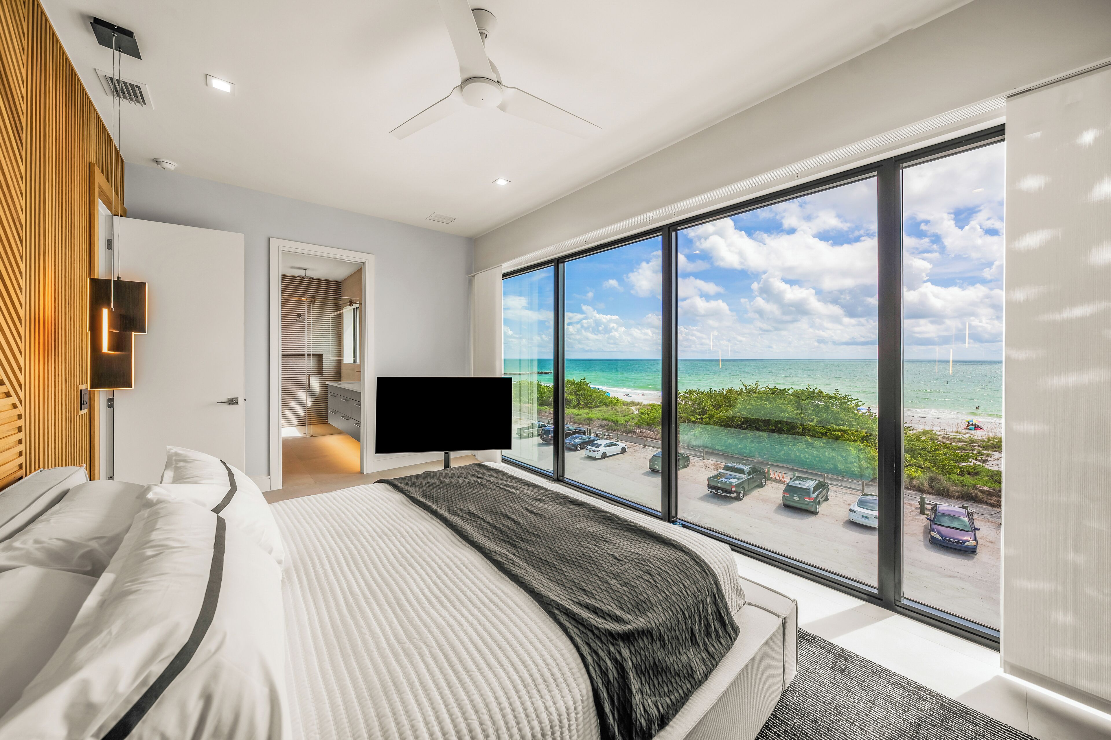 6 habitaciones, escritorio, tabla de planchar con plancha y wifi gratis 