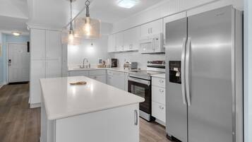 Condo, Multiple Beds, Balcony, Ocean View (Regency Towers Unit 725) | Private kitchen | Coffee/tea maker