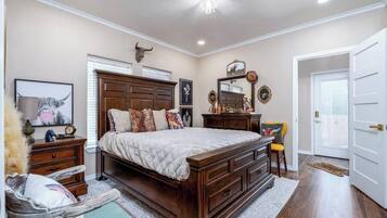 2 bedrooms, desk, iron/ironing board, travel crib