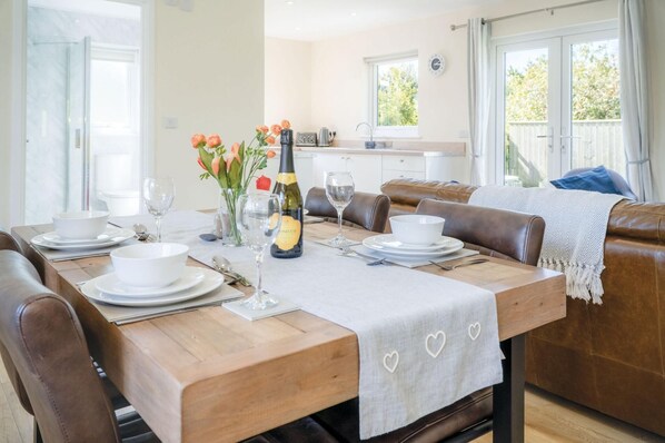 Dining - Skomer Lodge - 2 Bedroom Lodge - Manorbier (Tenby)
