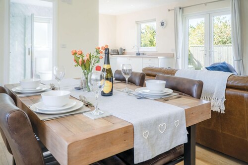 Skomer Lodge - 2 Bedroom Lodge - Manorbier