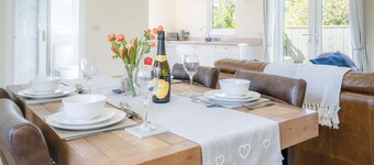 Skomer Lodge - 2 Bedroom Lodge - Manorbier