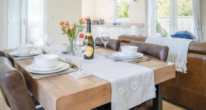 Skomer Lodge - 2 Bedroom Lodge - Manorbier