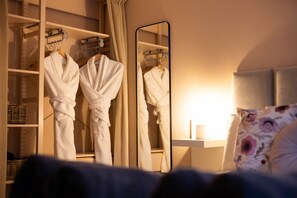 9 bedrooms, desk, iron/ironing board, free WiFi