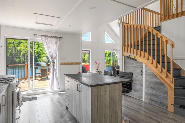 Interior - Lac-Mercher-2 - Enchanting chalet with terrace and lake (St-Raymond)