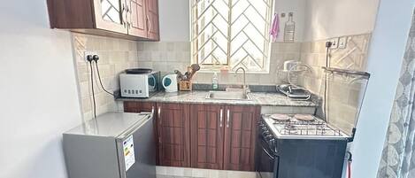 Fridge, microwave, oven, stovetop