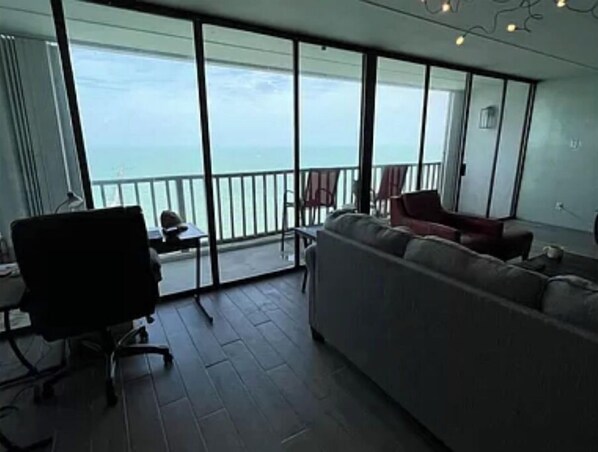 Living area - Apartment for rent (Corpus Christi)