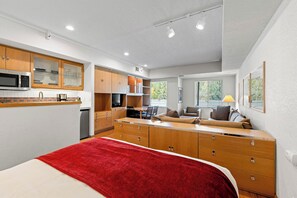 Een strijkplank/strijkijzer, gratis wifi, beddengoed