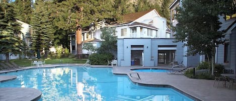 Beheizter Pool