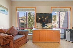 TV, DVD-spiller og bordtennis