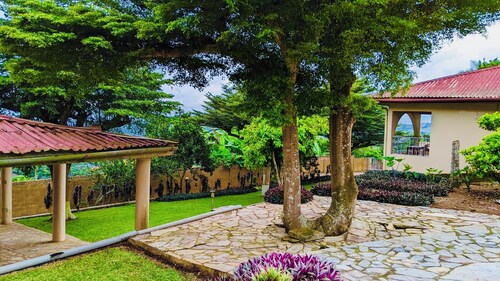 Charming 3-bedroom house in enchanting Aburi with WiFi, AC