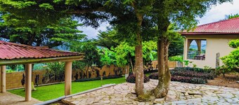 Charming 3-bedroom house in enchanting Aburi with WiFi, AC