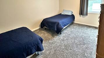 4 bedrooms, iron/ironing board, free WiFi, bed sheets