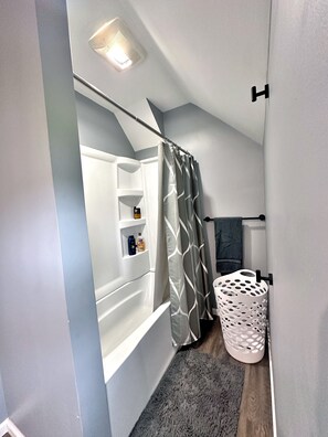 Hair dryer, towels, soap, shampoo - Great location for all your outdoor adventures in our area.  (Painesdale)