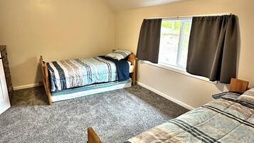 4 bedrooms, iron/ironing board, free WiFi, bed sheets