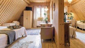 A cozy, wooden interior with a bed, a desk, and a chair. - Leśniczówka u Zięby (Koscielisko)