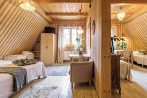 룸, 침실 2개, 산 전망 | 저자극성 침구, 오리/거위털 이불, 객실 내 금고, 각각 다른 스타일의 인테리어