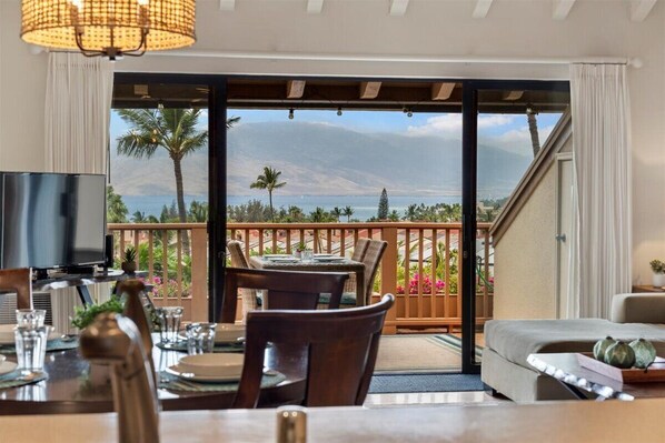 Dining - Island Paradise w/ Ocean Views Across from Kamaole 3 Beach! (Kihei)