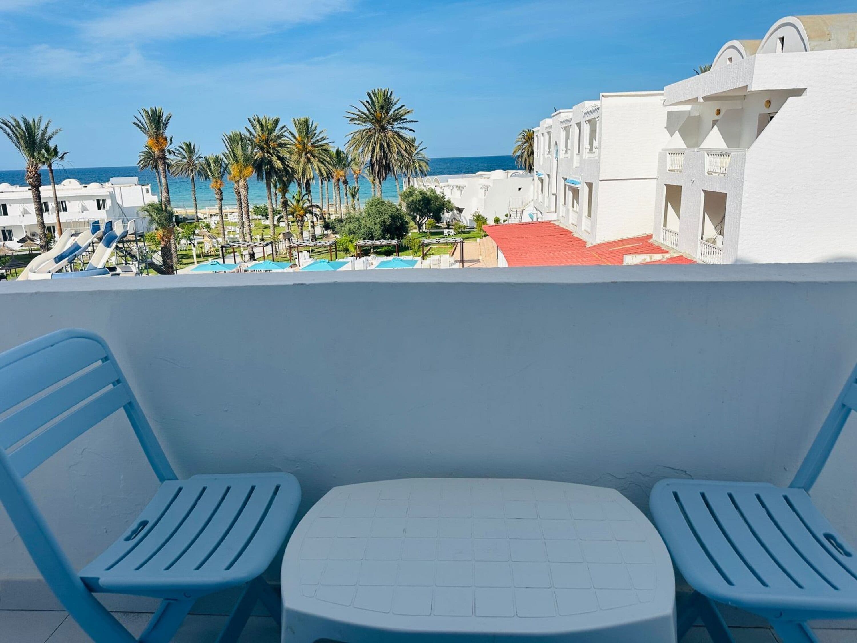 ミニバー、ベッドシーツ