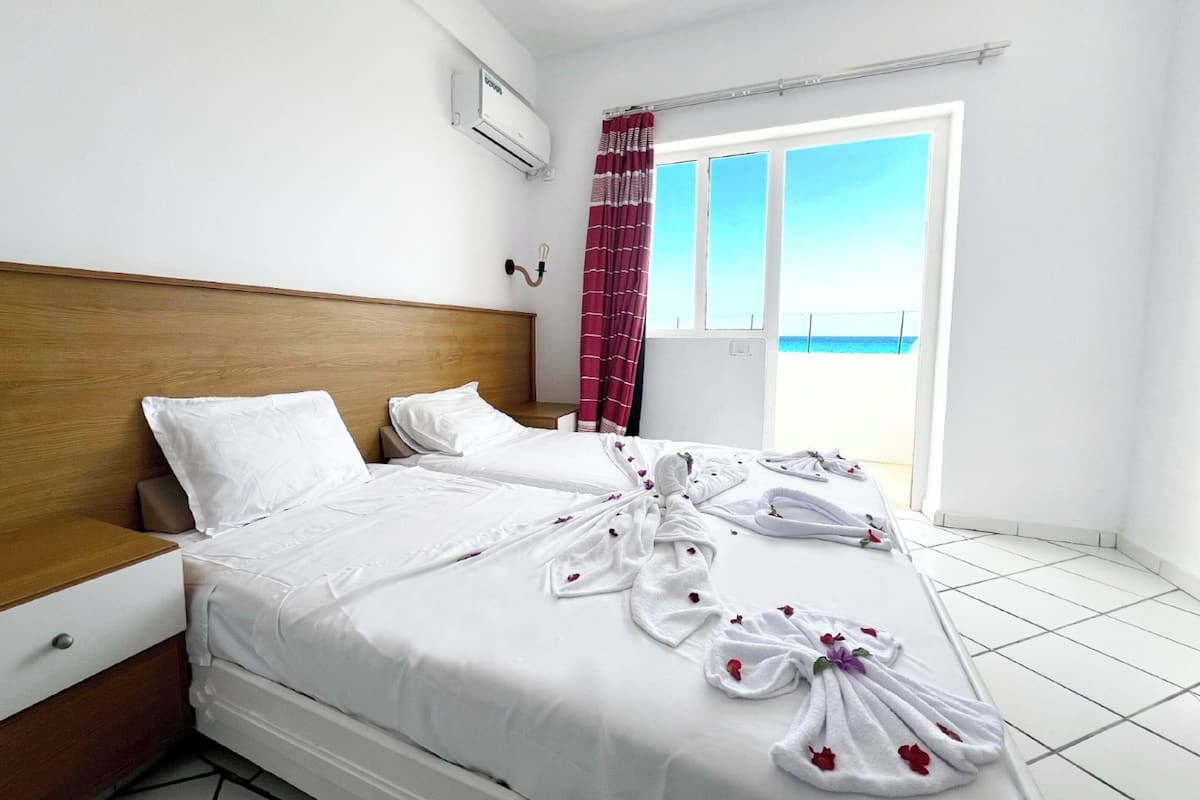 Minibar, bed sheets