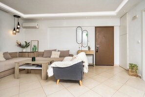 Living area - Naxos Chora Modern Dream w Patio Jacuzzi (Naxos)