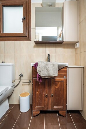 Deluxe Apartment | Bathroom
