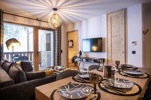 Dining - Wifi, swimming pool, sauna, hammam, terrace, balcony, parking, ski locker, 53-56m², Montalbert (Aime)