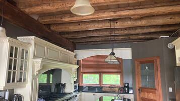 KylskÄp, mikrovÄgsugn, ugn och spishÀll