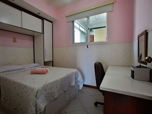 3 bedrooms, desk, iron/ironing board, WiFi