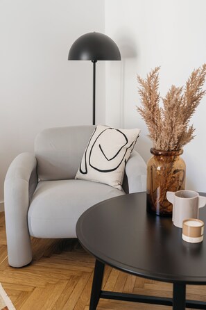 Deluxe appartement, uitzicht op stad | 3 slaapkamers, individueel gedecoreerd, individueel gemeubileerd