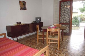 Dining - Holiday apartment with garden and air conditioning (Bibione)