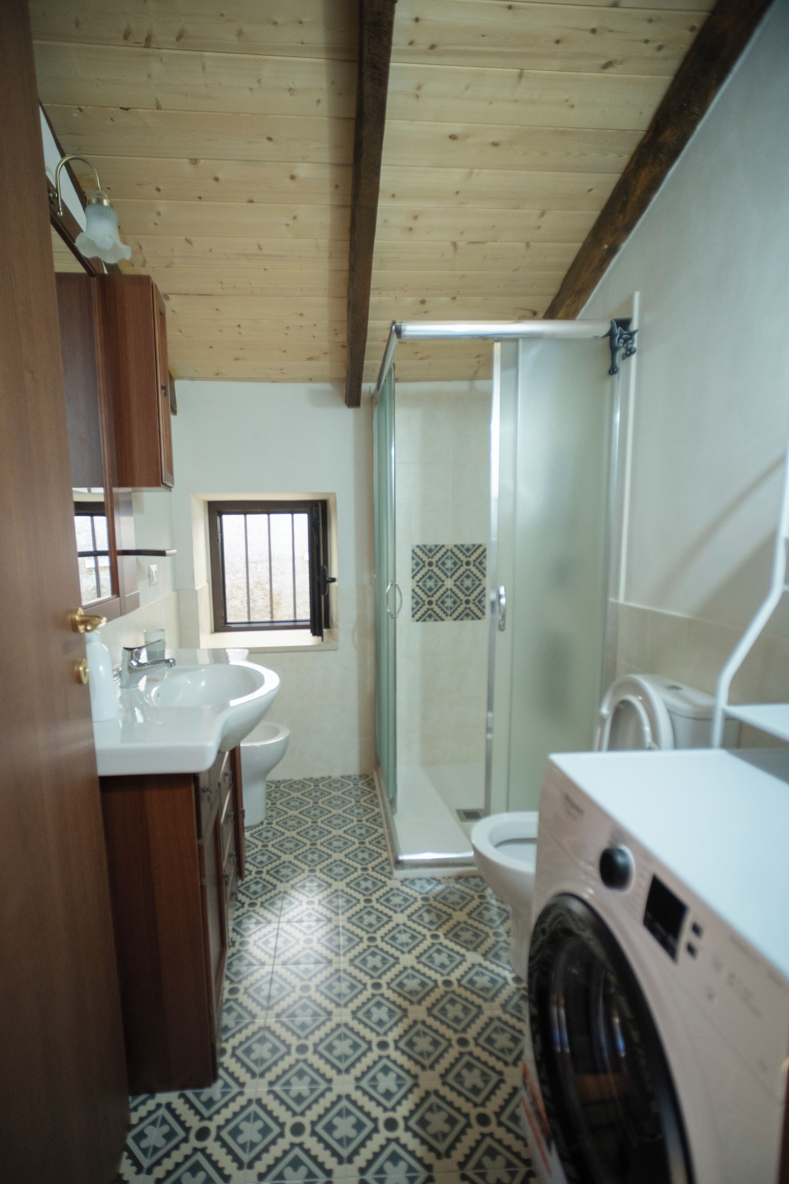 Bruser, gratis toiletartikler, hårtørrer, bidet