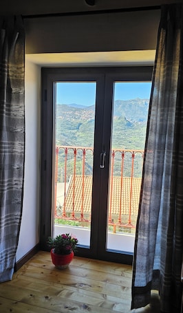Interior. Borgo Maria Rosa - Quiet refuge between sea and mountains