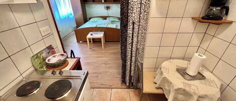 Kjøleskap og kokeplater