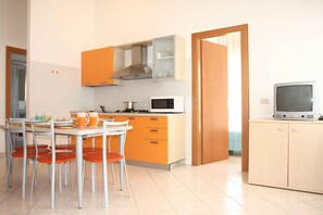 Fridge, microwave, stovetop