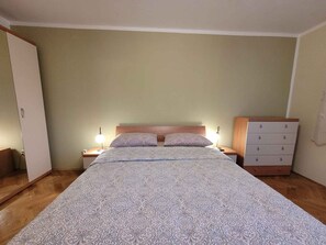 1 quarto, ferros/tábuas de passar roupa, acesso à internet