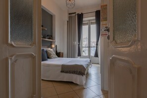 1 quarto, Wi-Fi de cortesia, roupa de cama