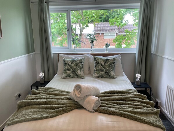 3 bedrooms, iron/ironing board, free WiFi, bed sheets