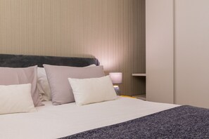 Iron/ironing board, free WiFi, bed sheets
